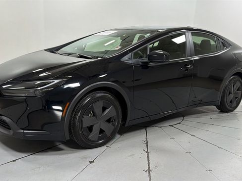 Certified 2025 Toyota Prius LE image 1