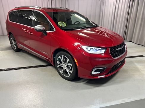 New 2026 Chrysler Pacifica Pinnacle FWD image 1