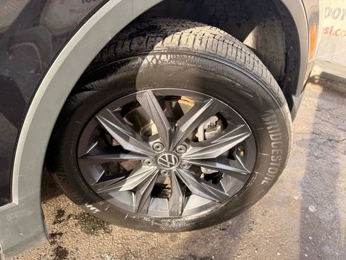 Used 2022 Volkswagen Tiguan SE image 49