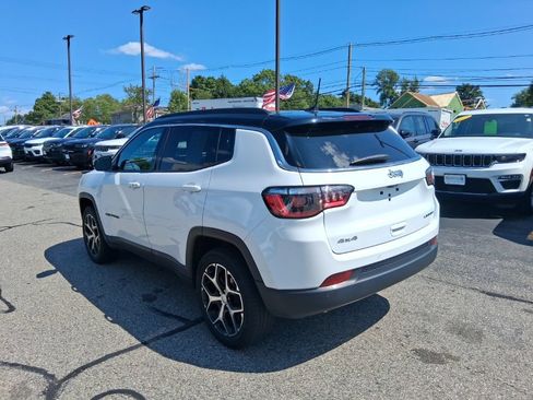 Used 2024 Jeep Compass Limited w/ Sun and Sound Group AWD/4WD image 10