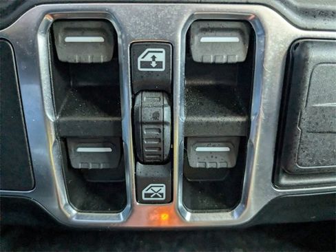 Used 2022 Jeep Gladiator Sport image 25