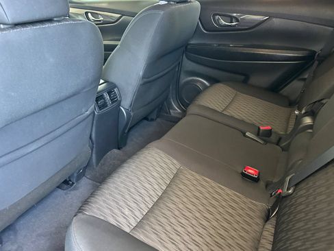 Used 2018 Nissan Rogue SV w/ Sun & Sound Touring Package FWD image 12