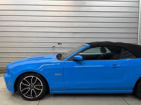Used 2014 Ford Mustang GT Premium w/ Electronics Package RWD image 3