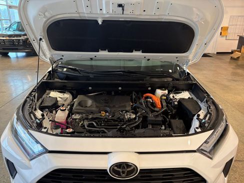 Used 2025 Toyota RAV4 LE image 31