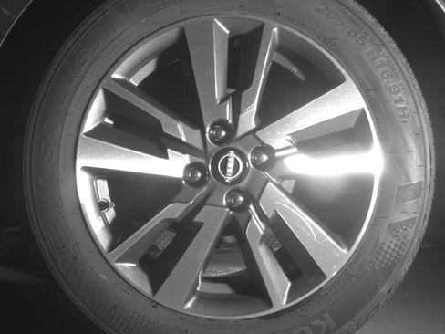 Used 2025 Nissan Versa SV FWD image 14