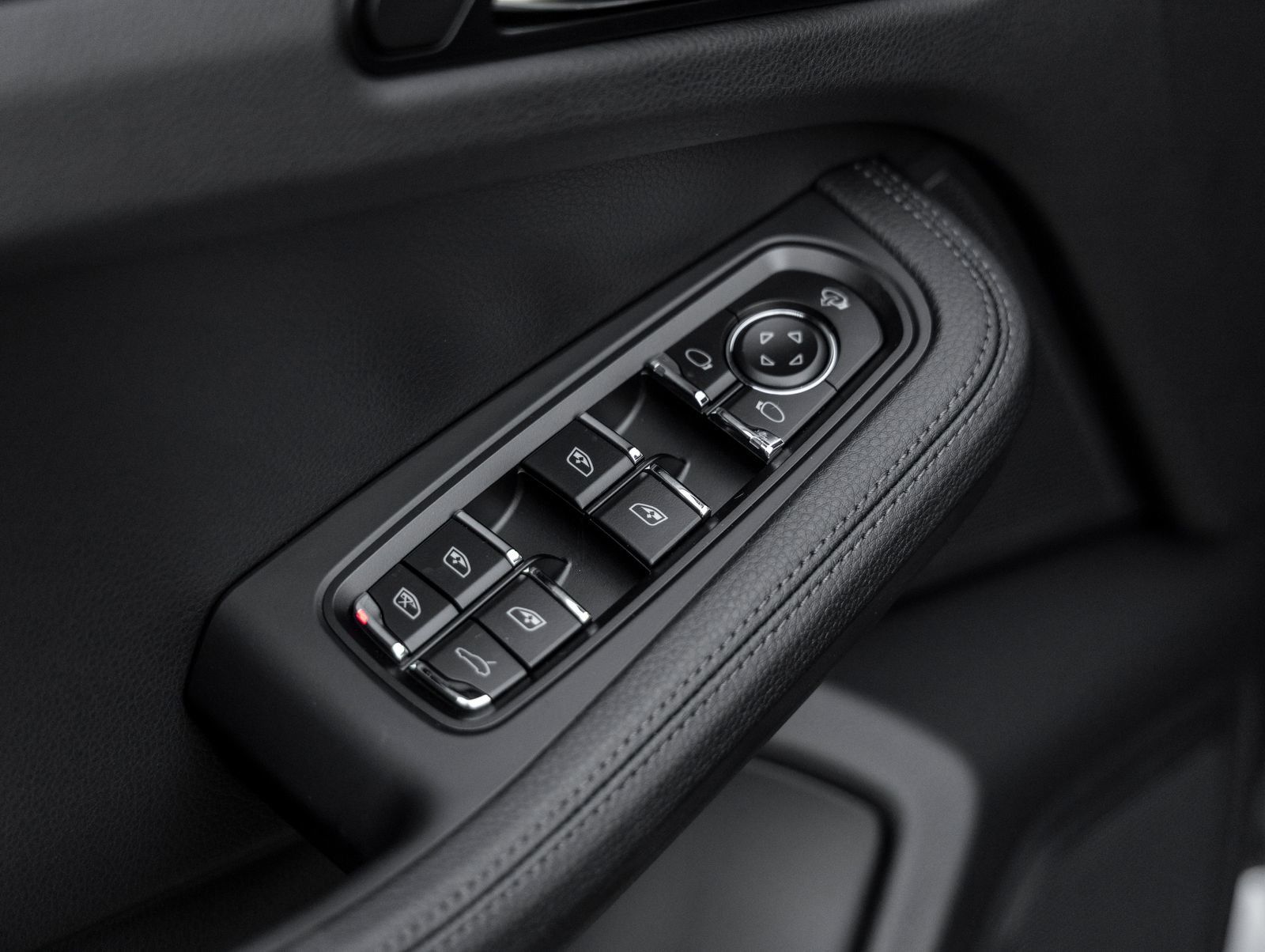 Certified 2026 Porsche Macan AWD/4WD image 21