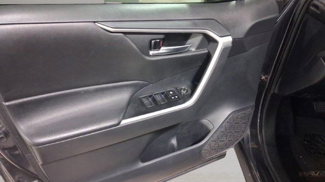 Used 2020 Toyota RAV4 XLE w/ Convenience Package FWD image 22