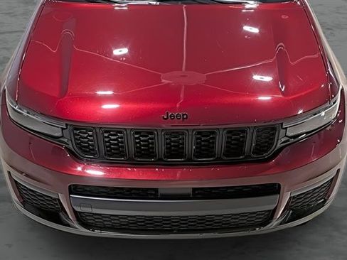 Used 2024 Jeep Grand Cherokee L Altitude AWD/4WD image 17