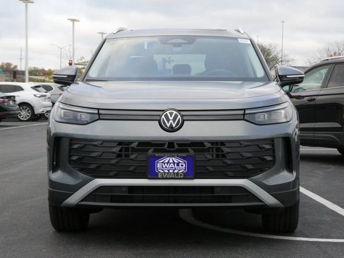 Used 2026 Volkswagen Tiguan SE AWD/4WD image 17