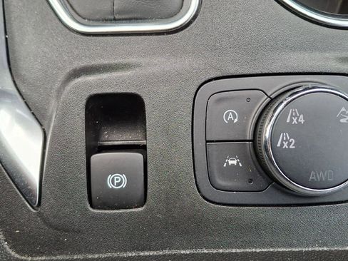 Used 2023 Chevrolet Traverse LT image 19