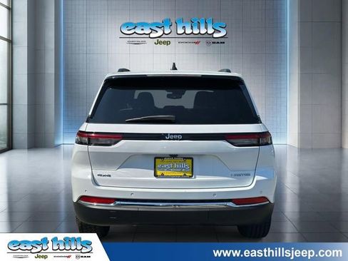 Certified 2023 Jeep Grand Cherokee Limited AWD/4WD image 4