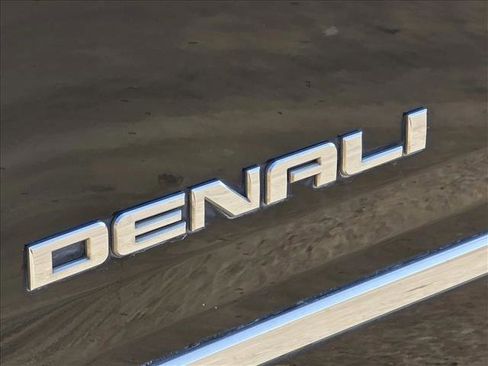 Used 2017 GMC Yukon Denali w/ Open Road Package image 9