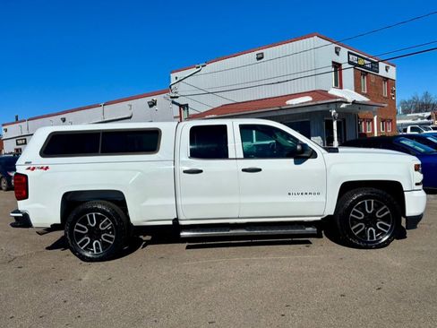 Used 2018 Chevrolet Silverado 1500 Custom w/ Custom Value Package image 4