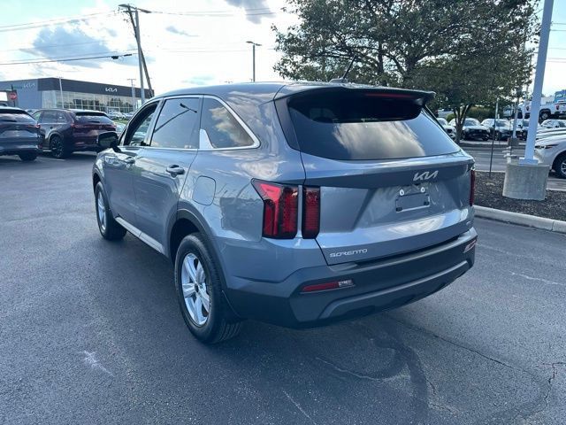 Used 2023 Kia Sorento LX AWD/4WD image 9