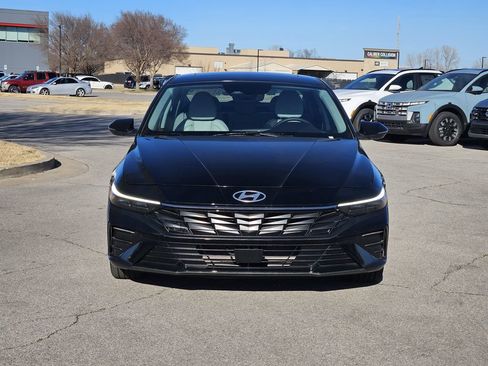 New 2025 Hyundai Elantra Limited FWD image 2