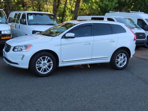 Used 2016 Volvo XC60 T5 Premier w/ Proximity Package AWD/4WD image 8
