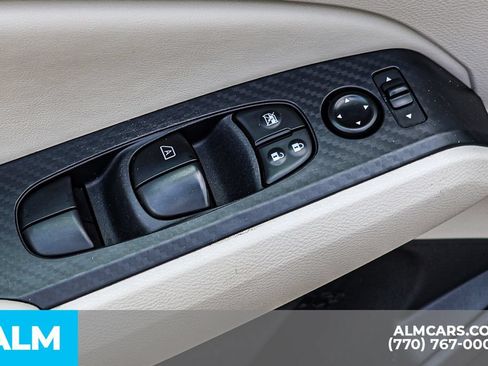 Used 2025 Nissan Altima 2.5 SV FWD image 44