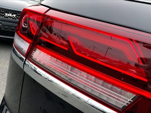 Used 2025 Volkswagen Atlas Cross Sport SE AWD/4WD image 31