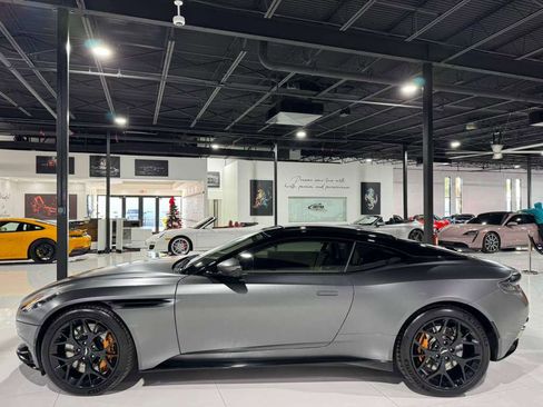 Used 2019 Aston Martin DB11 Coupe image 4
