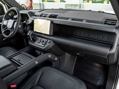Used 2023 Land Rover Defender 110 V8 image 31
