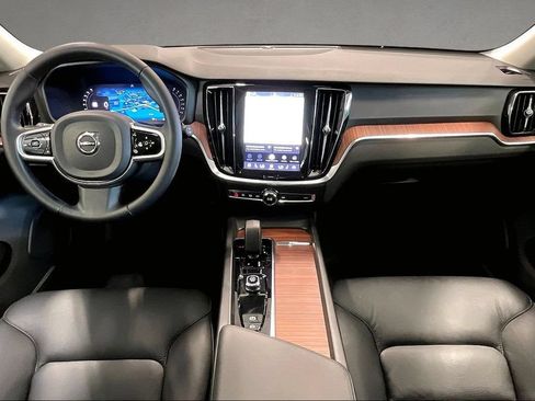 Used 2025 Volvo V60 B5 Cross Country Plus AWD/4WD image 8