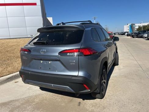 Used 2022 Toyota Corolla Cross XLE w/ Convenience Package image 3