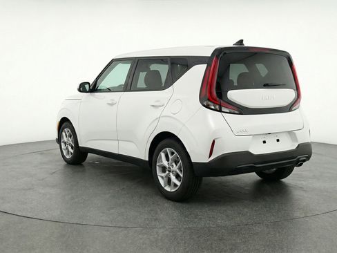 Used 2025 Kia Soul LX w/ LX Technology Package FWD image 6