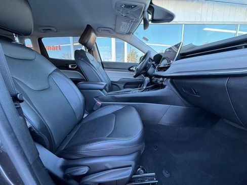 Used 2022 Jeep Compass Limited image 12