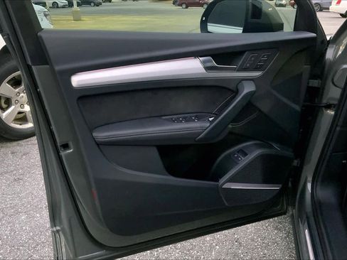 Used 2024 Audi Q5 e Prestige w/ Prestige Package image 21