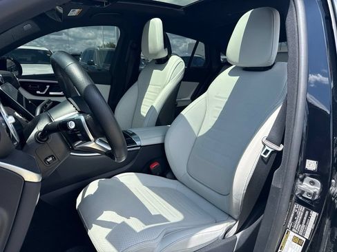 Used 2025 Mercedes-Benz GLC 300 4MATIC image 12