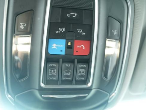 Used 2022 Jeep Grand Cherokee L Limited AWD/4WD image 40