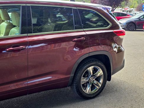 Used 2017 Toyota Highlander Limited Platinum AWD/4WD image 7