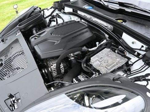 Used 2026 Porsche Macan AWD/4WD image 16