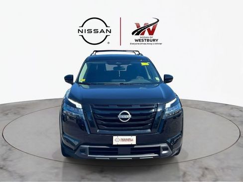 Used 2023 Nissan Pathfinder SV w/ Black Appearance Package AWD/4WD image 2