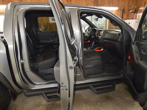 Used 2024 Nissan Frontier PRO-4X w/ Pro Convenience Package image 6