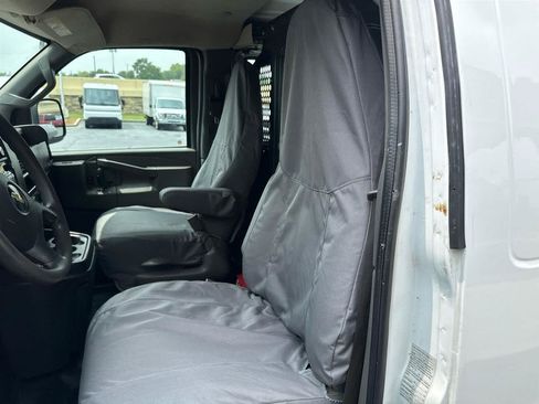 Used 2018 Chevrolet Express 2500 w/ Driver Convenience Package RWD image 13