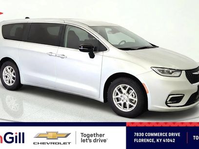 Used 2024 Chrysler Pacifica Touring-L