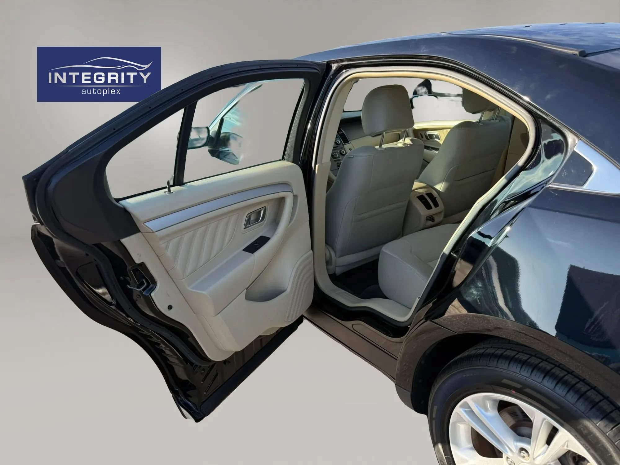 Used 2018 Ford Taurus SE FWD image 29