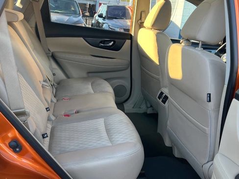 Used 2017 Nissan Rogue SV image 25