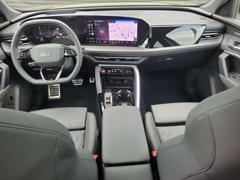 Certified 2025 Audi SQ5 Premium Plus AWD/4WD image 6