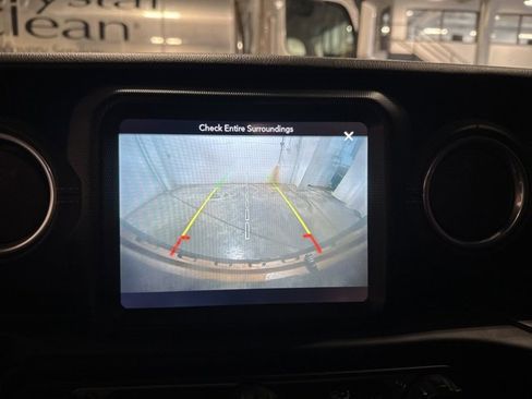 Used 2019 Jeep Wrangler Unlimited Sahara image 27