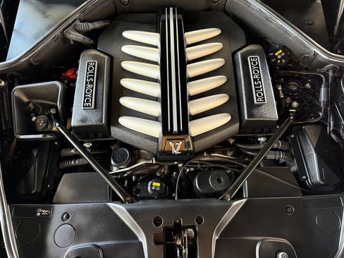 Used 2016 Rolls-Royce Dawn image 40