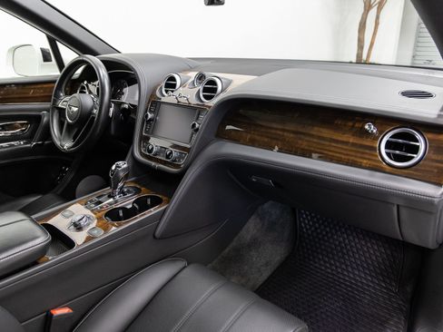 Used 2018 Bentley Bentayga AWD/4WD image 13