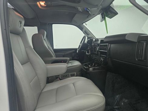 Used 2020 Chevrolet Express 2500 Extended w/ Enhanced Convenience Package image 38
