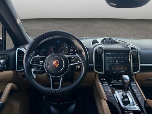 Used 2016 Porsche Cayenne AWD/4WD image 27