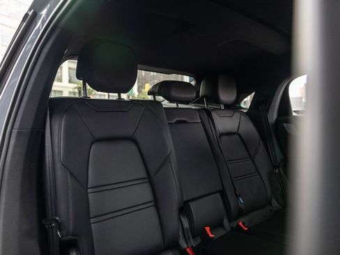 Certified 2025 Porsche Cayenne Coupe image 40