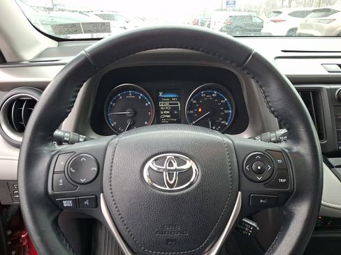Used 2018 Toyota RAV4 XLE image 19