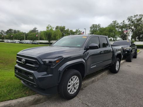 Used 2025 Toyota Tacoma SR5 AWD/4WD image 1