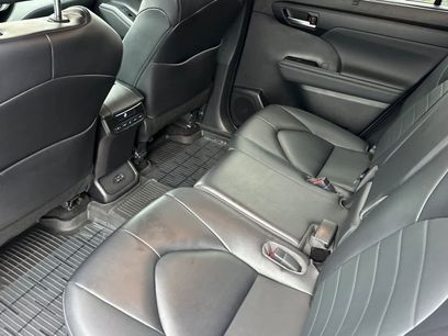 Used 2023 Toyota Highlander XLE