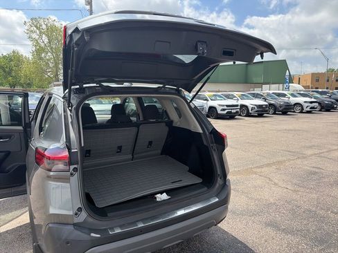 Used 2022 Nissan Rogue SV FWD image 26
